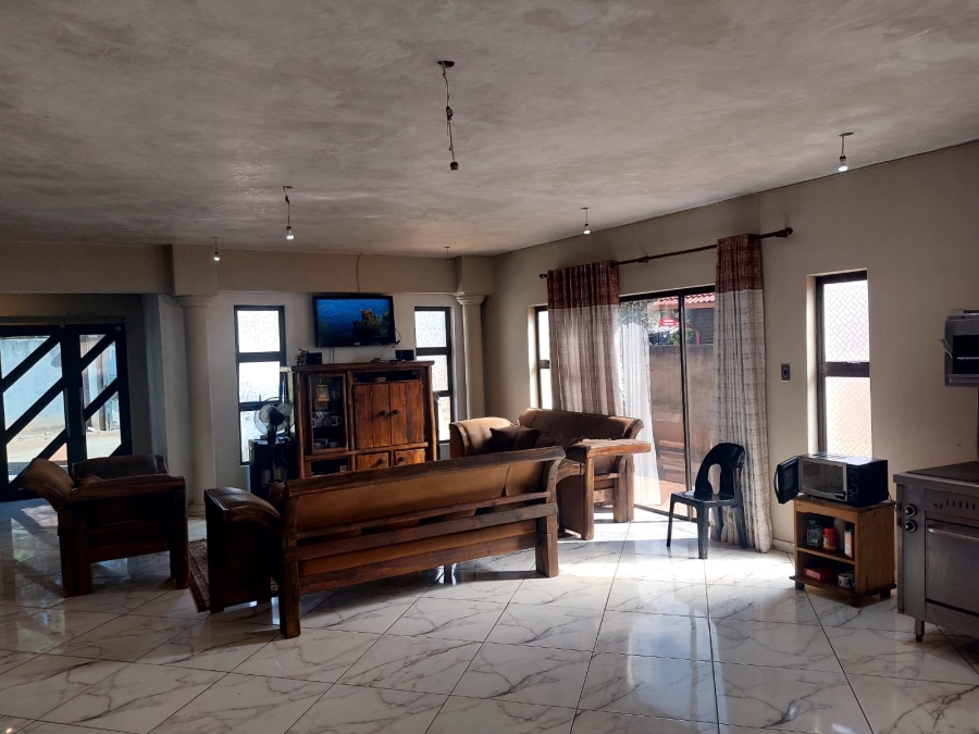 5 Bedroom Property for Sale in Oos Einde North West